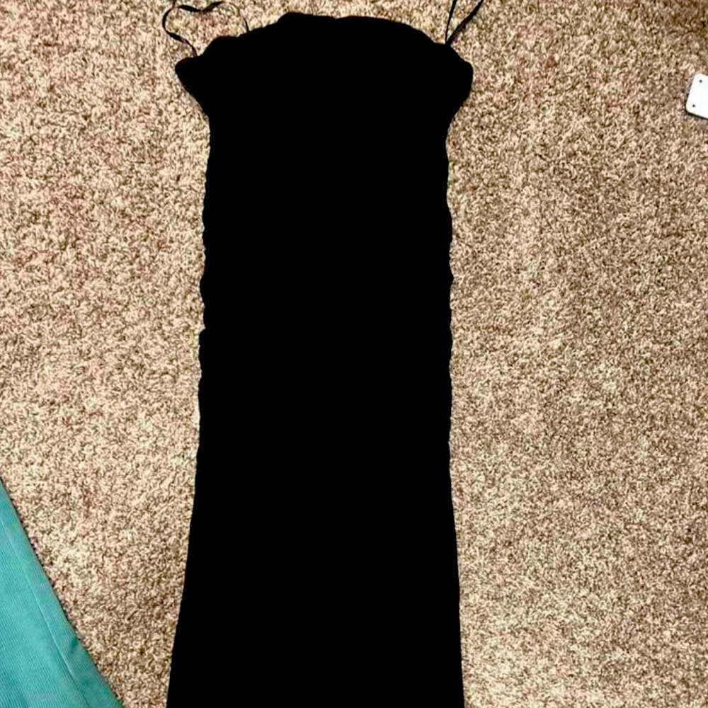 I’m selling because i got my wrong size the color is black.